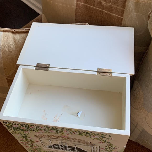 Stunning Hand Painted Jewelry or Storage Chest - Picture 2 of 9